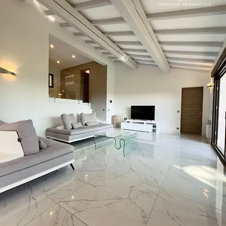 Esquirou Villa