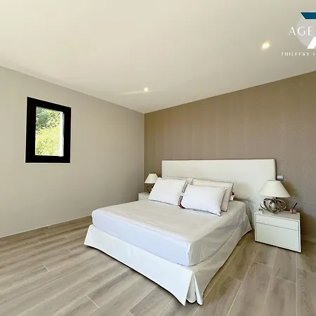 Esquirou Villa *